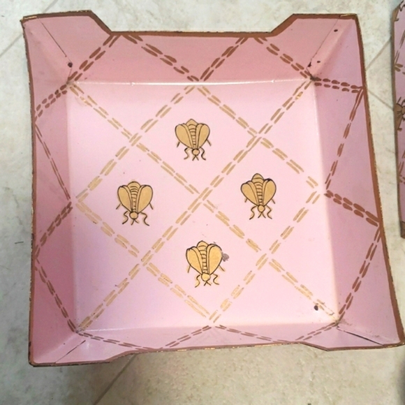 Jayes Vintage Hand Painted Pink With Gold Bees Quilted Bathroom Accents - Picture 3 of 11